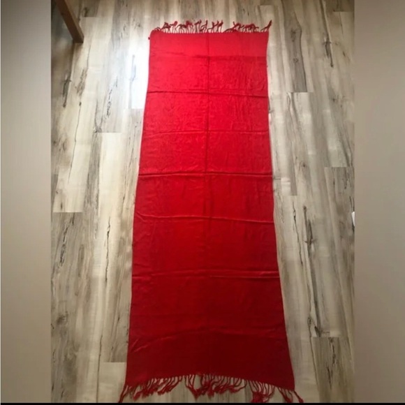 Lululemon & Buff Headband, Knitted Toque, 3 Pashmina Scarves - Picture 8 of 12